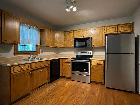 4th image of 48 Sweetbriar Ln
