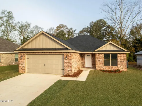 103 Wood Oaks Dr, Picayune, MS 39466