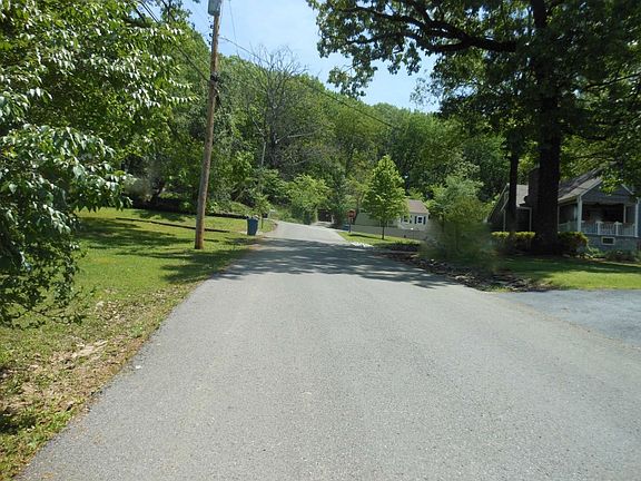 4th image of 133 Narragansette Ave