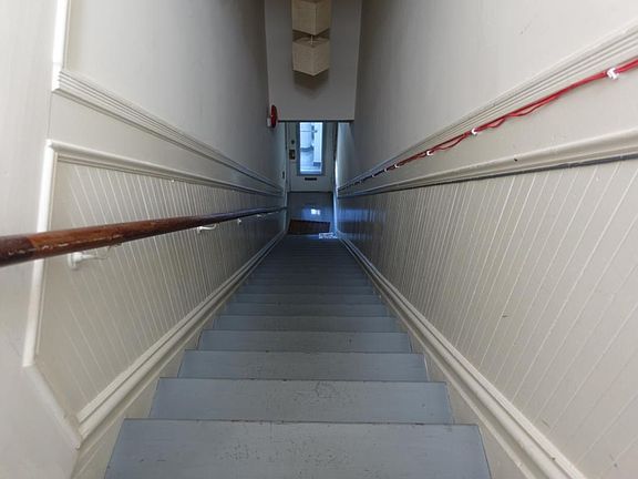2nd image of 1359 Oak St #Penthouse