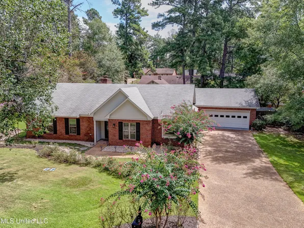 110 Countrywood Cir, Clinton, MS 39056