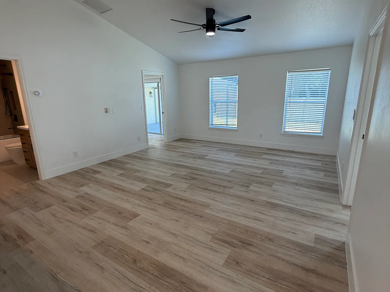 939 Dora Ave — Photo 4