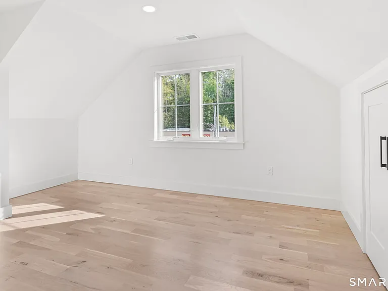 325 Coram Ave #C — Photo 13