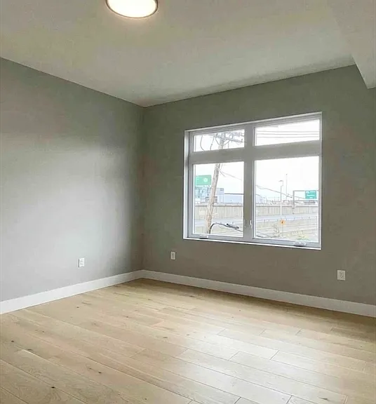 60 Cross St E #312 — Photo 6