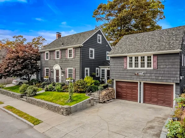 1146 Ray St, Fall River, MA 02720