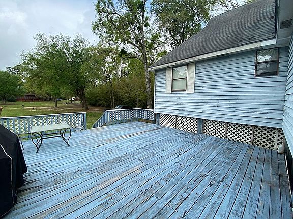 3rd image of 10400 Riverroad Dr