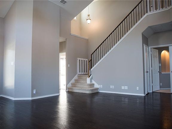 3rd image of 1614 Westmeadow Trl