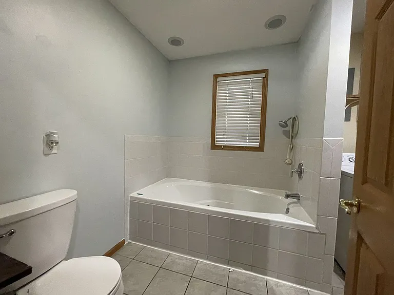 4303 S 61st Ave — Photo 7
