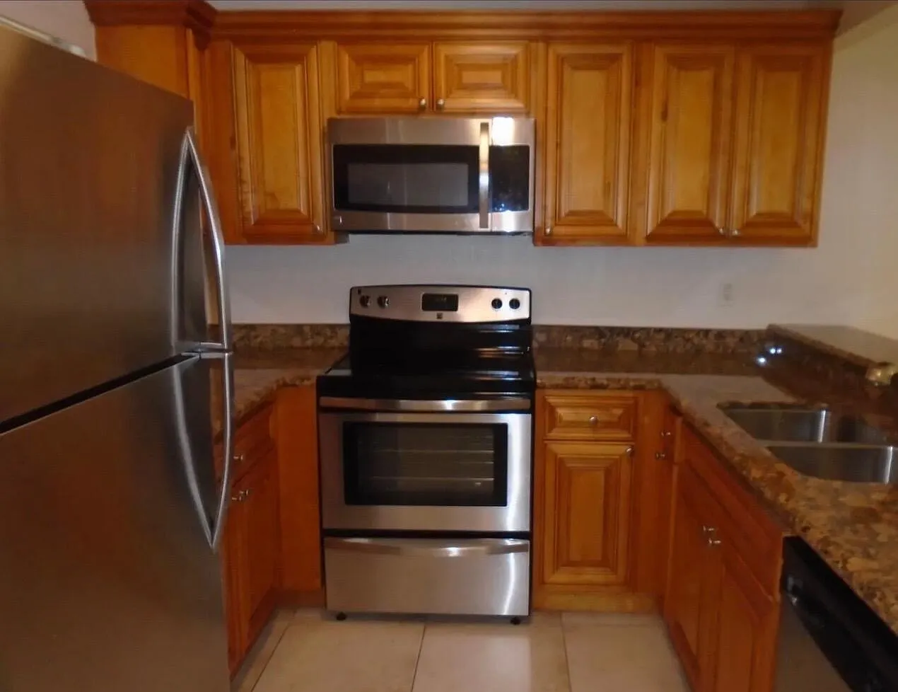 2 bed, 2.0 bath, 904 sqft, $1,850 — Photo 2