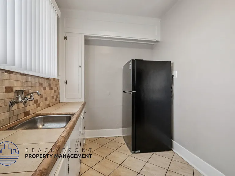 1141 Pine Ave — Photo 24