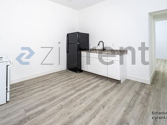 3rd image of 146 Fairview Ave APT 6