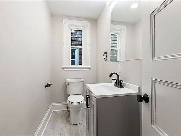 3rd image of 49 Hancock St Floor 2