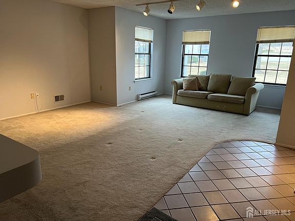 2nd image of 196 Wycoff Way W