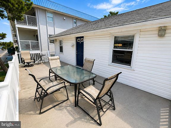 4th image of 11 40th St #2