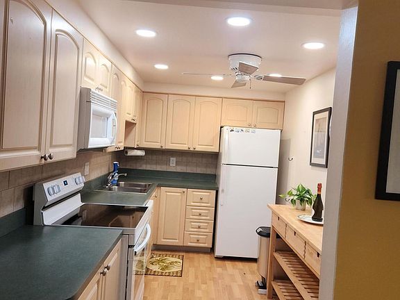 2nd image of 959 SE 2nd Avenue #109