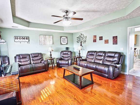 3rd image of 3011 Cliffside Dr