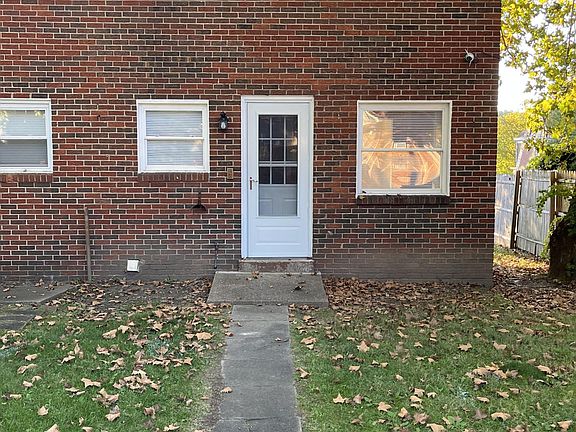 Level rear entrance from private packing space