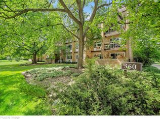 360 Claymoor Rd #2-B, Hinsdale, IL 60521