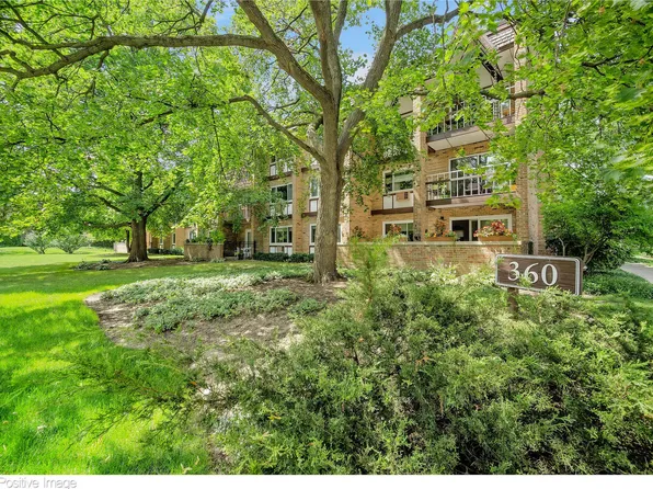 360 Claymoor Rd #2-B, Hinsdale, IL 60521