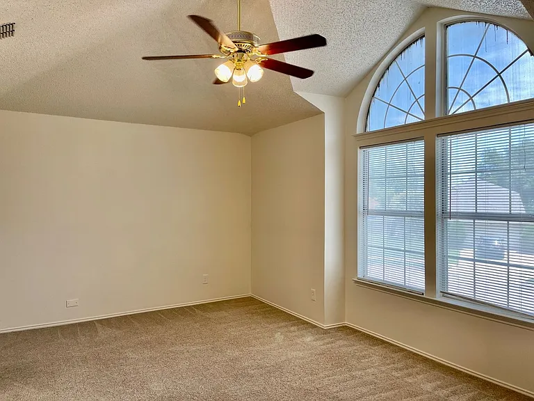 5202 Sherburne Dr — Photo 12
