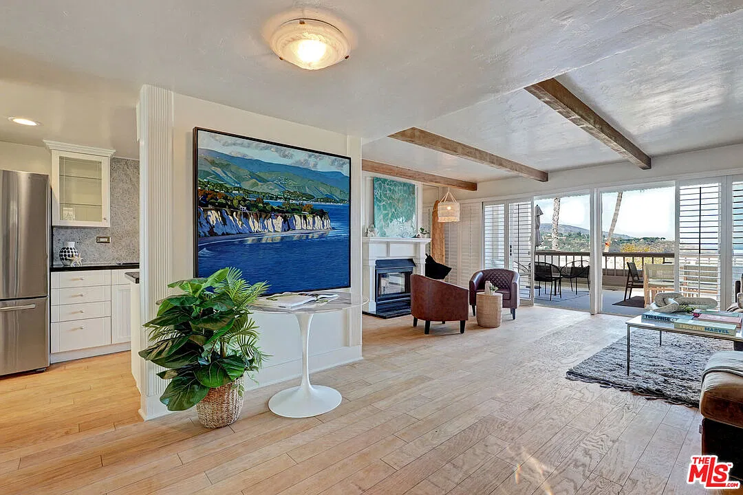 2 bed, 2.0 bath, 1470 sqft, $5,800 — Photo 4