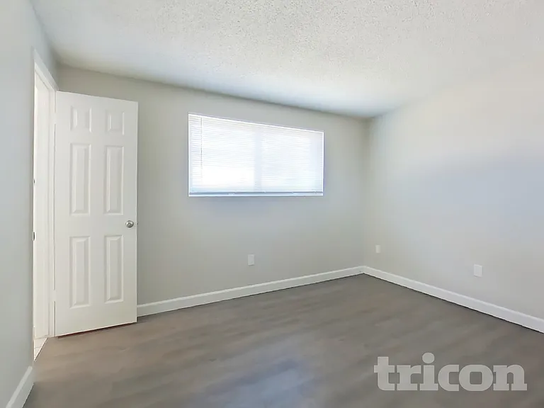 2932 W Caribbean Ln — Photo 8