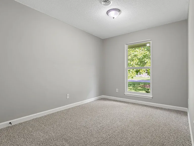102 Sterling Rd — Photo 20