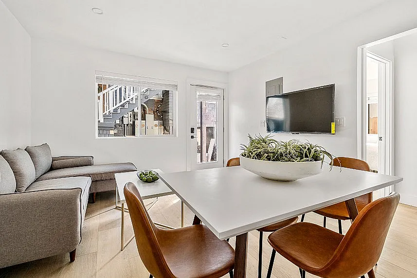 2620 Regent — Photo 3