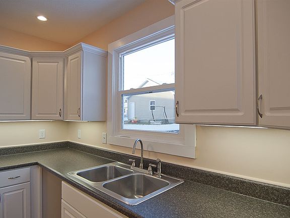 5th image of 309 E Market St