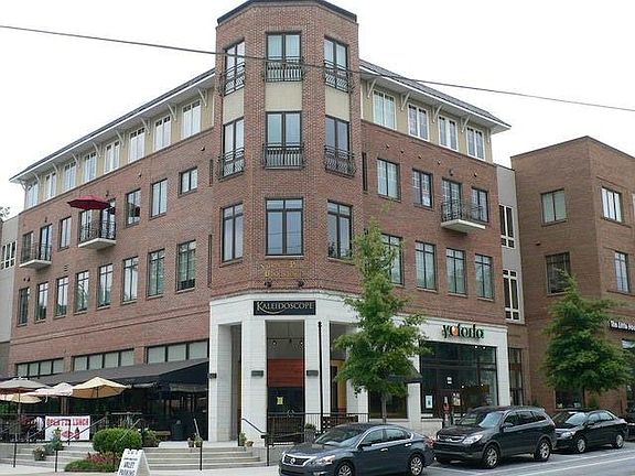 Brookhaven Village - 6 min walk from house