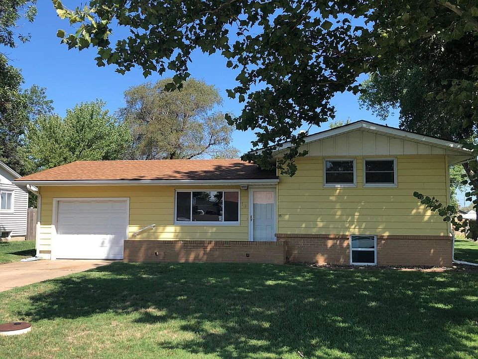 1st image of 18 E Detroit Dr