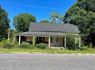 301 James St, Adrian, GA 31002