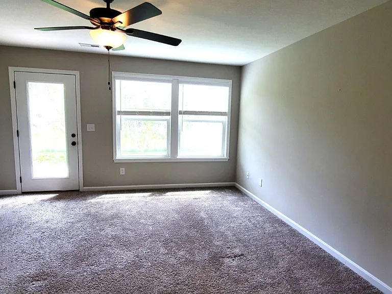 686 Daphne Way #686 — Photo 11