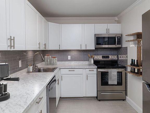 4th image of 18 Craigville Rd #16