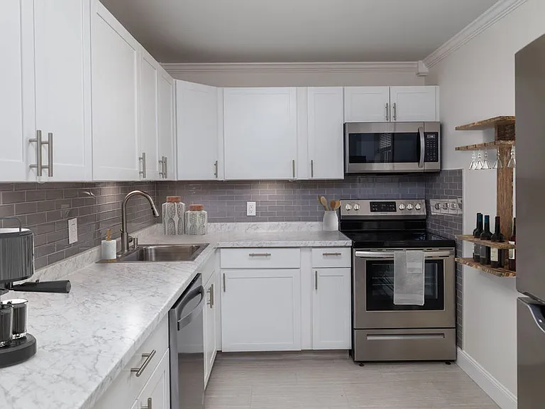 Briarwood House Apartments — Photo 6