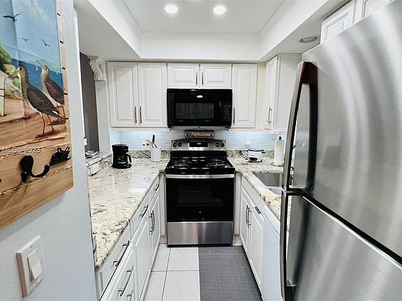 5th image of 87 N Collier Blvd APT F5
