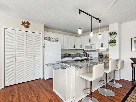 5th image of 75-6016 Alii Dr APT 223