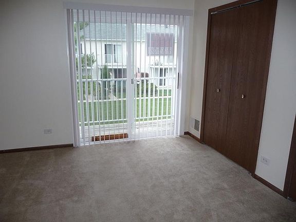 4th image of 487 Meadow Green Ln