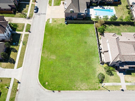3rd image of 200 Carriage Dr