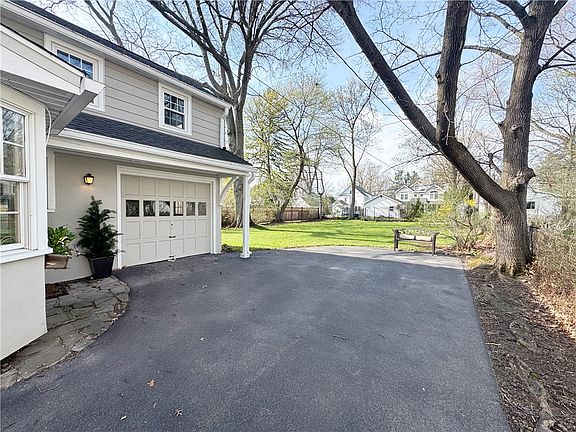 2nd image of 312 Wilmot Rd