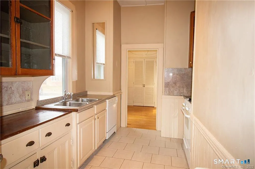 1 bed, 1.0 bath, 5111 sqft, $1,695 — Photo 3