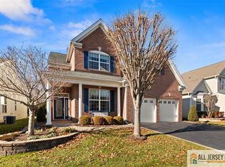 12 Hardwick Dr, Kendall Park, NJ 08824