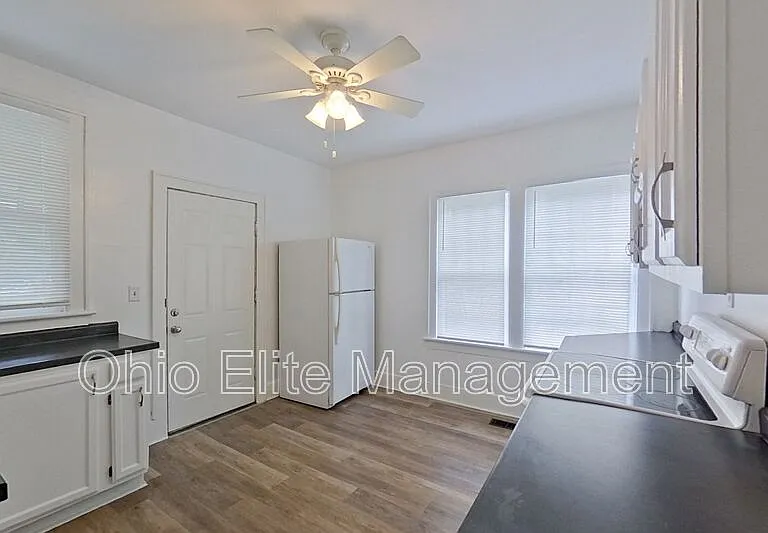 461 Reinhard Ave — Photo 8
