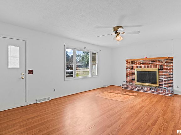 3rd image of 2217 E Sangamon Ave