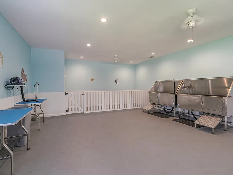Pet Grooming Stations
