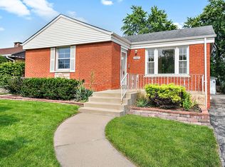 2327 S 5th Ave, Riverside, IL 60546