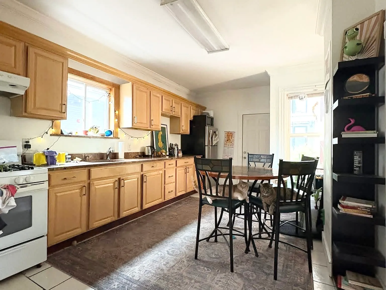 2 bed, 9999 sqft, $2,400 — Photo 3