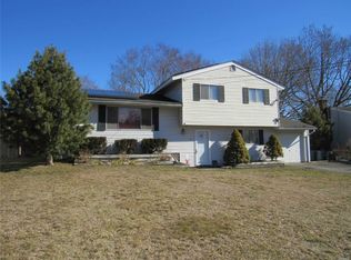 34 Nadel Dr, Riverhead, NY 11901