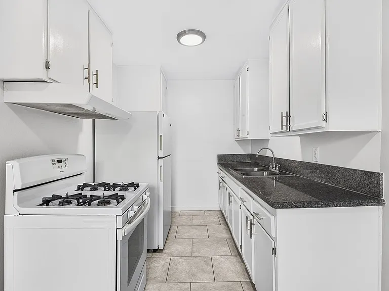10227 S. 10th Ave. — Photo 15