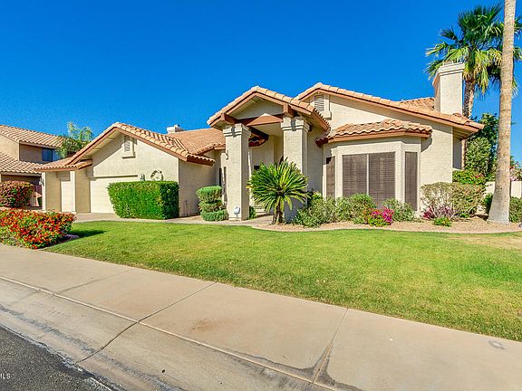 2nd image of 1002 W Newport Beach Dr